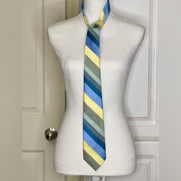 Oscar De La Renta Tie - Picture 7 of 7